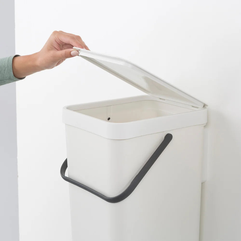 Brabantia｜Sort & Go Waste Bin 掛牆式手提回收垃圾桶 16L｜塑膠內桶｜4款顏色