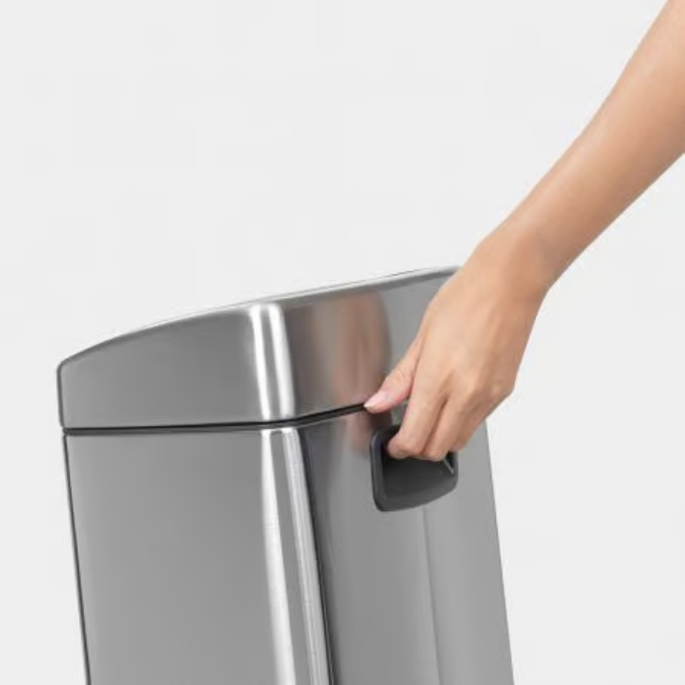 Brabantia｜Touch Bin 方形彈蓋腳踏桶 10L｜無印