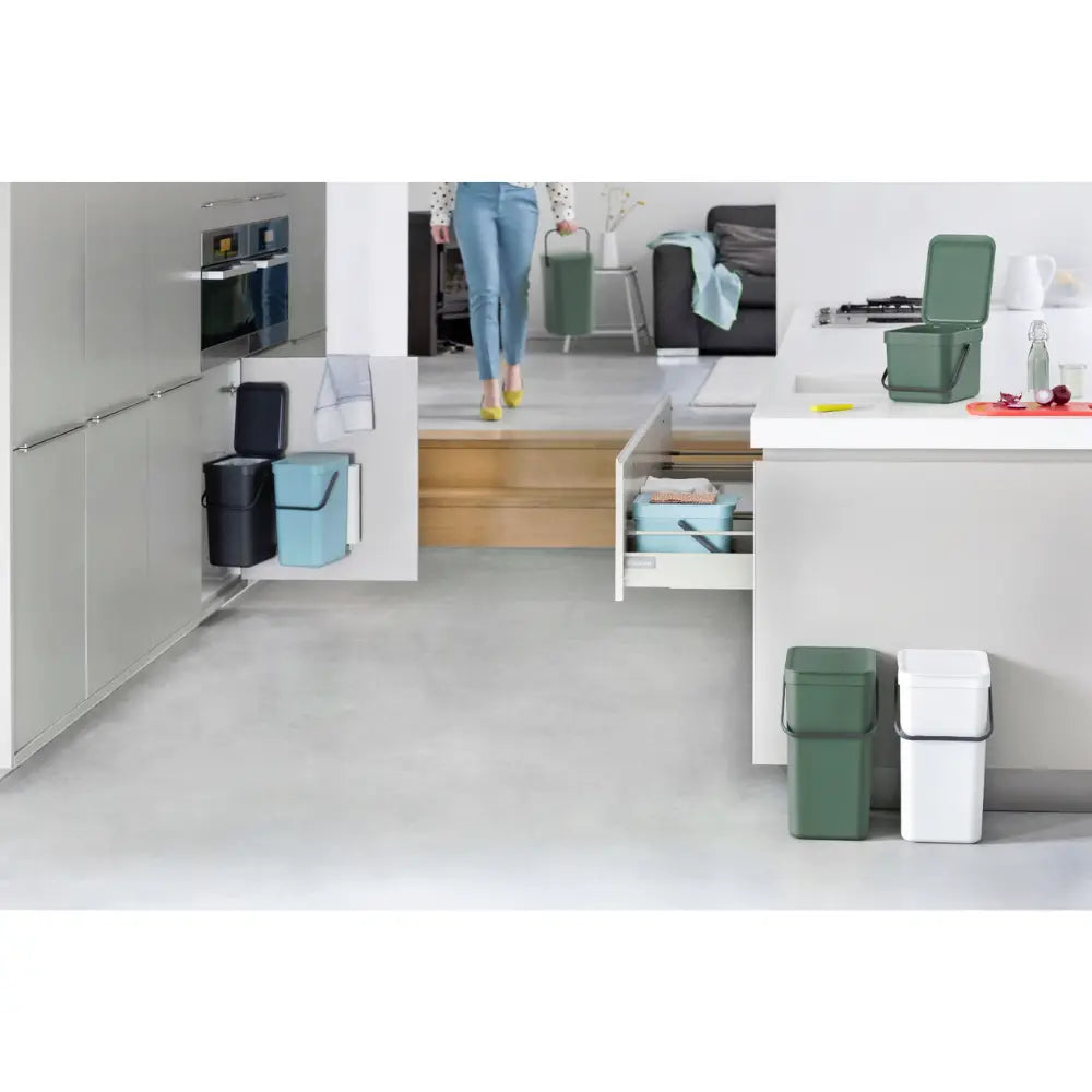 Brabantia｜Sort & Go Waste Bin 掛牆式手提回收垃圾桶 6L｜塑膠內桶｜3款顏色