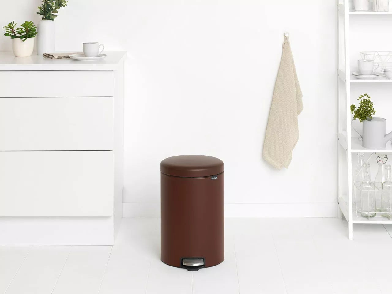 Brabantia｜Pedal Bin Newlcon 不銹鋼靜音圓形腳踏垃圾桶 20L｜塑膠內桶｜5款顏色