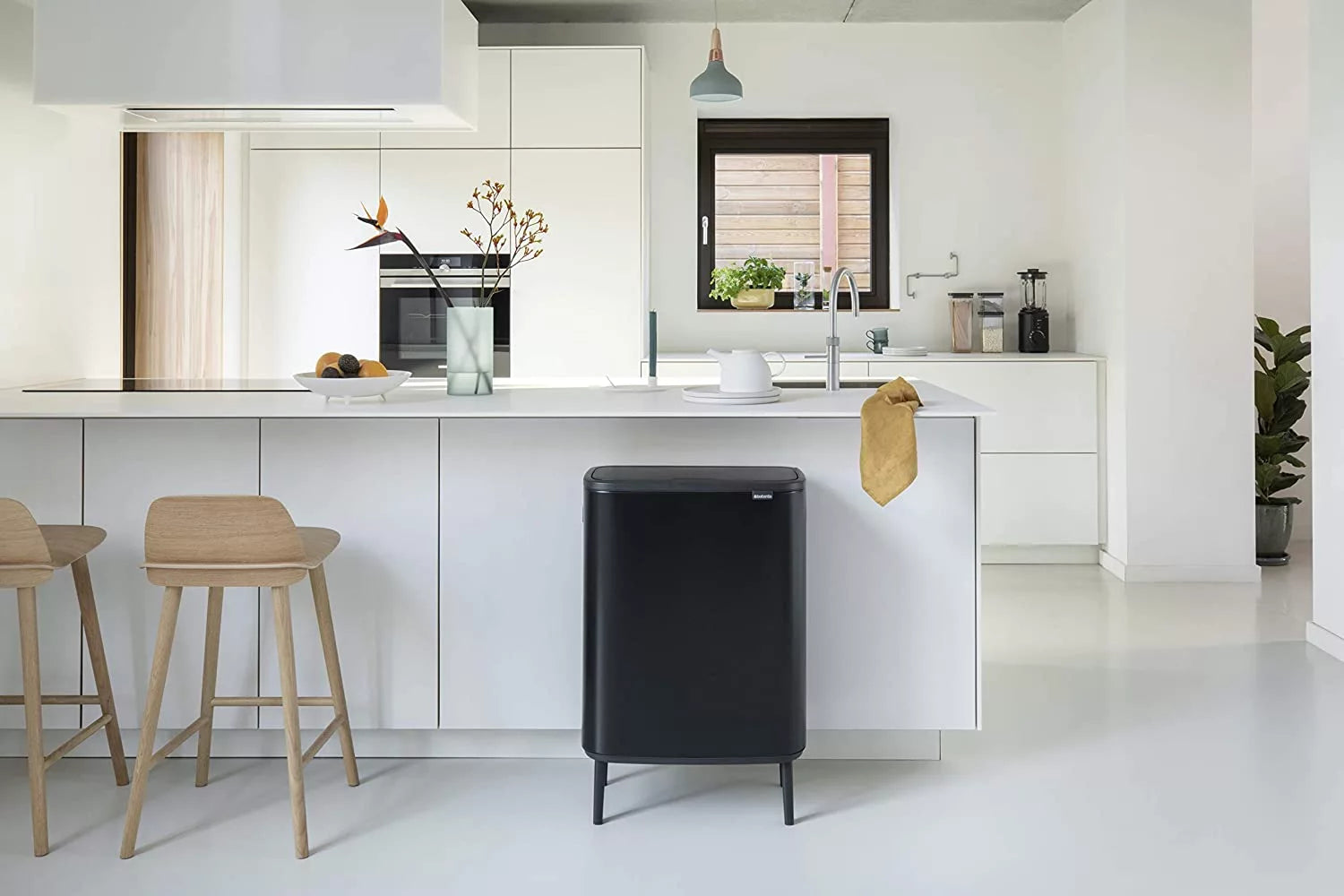 Brabantia｜Bo Touch Bin HI 高腳長形彈蓋桶 60L｜Matt Black啞黑