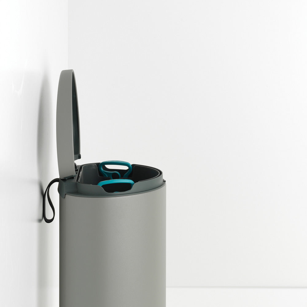 Brabantia｜Pedal Bin Flatback+ 靜音半圓平背腳踏桶 30L｜2款顏色