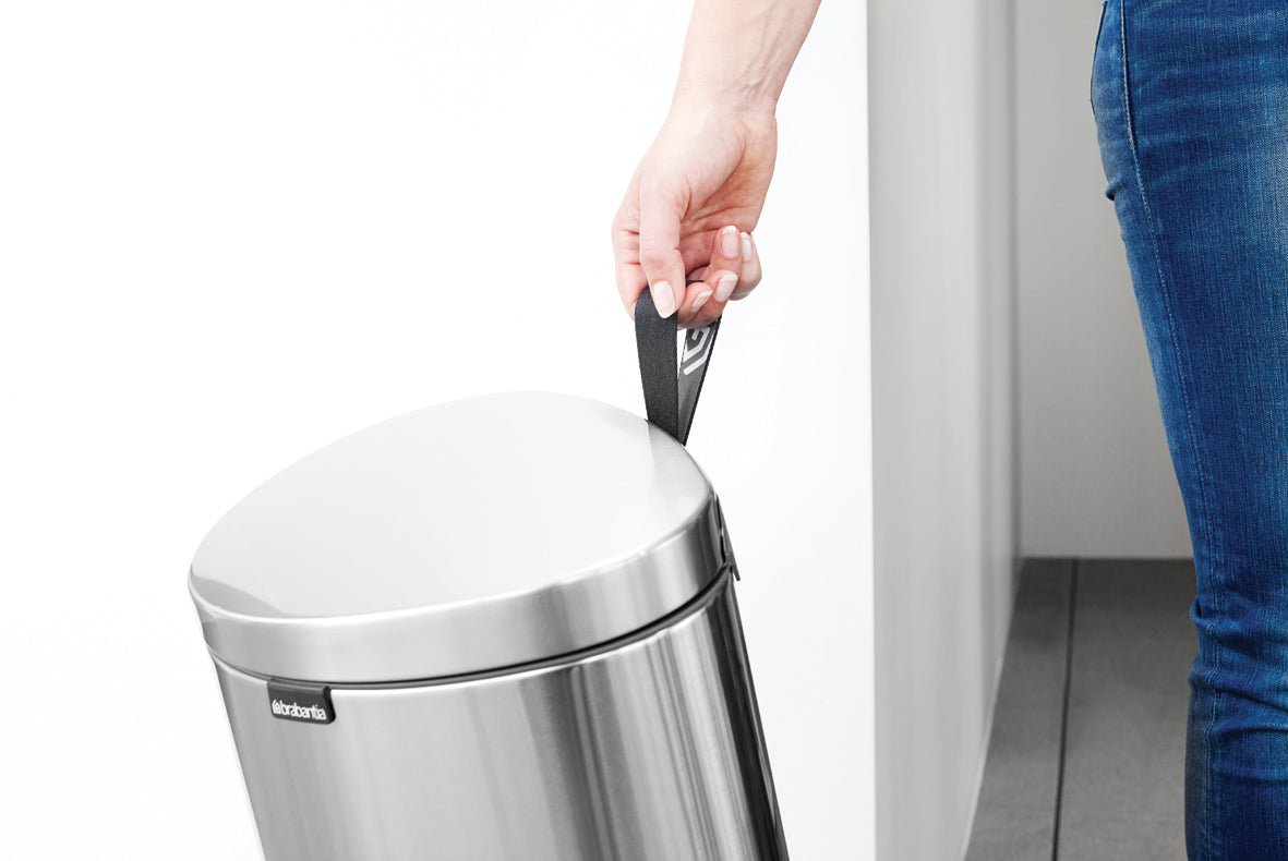 Brabantia｜Pedal Bin Flatback+ 靜音半圓平背腳踏桶 30L｜2款顏色