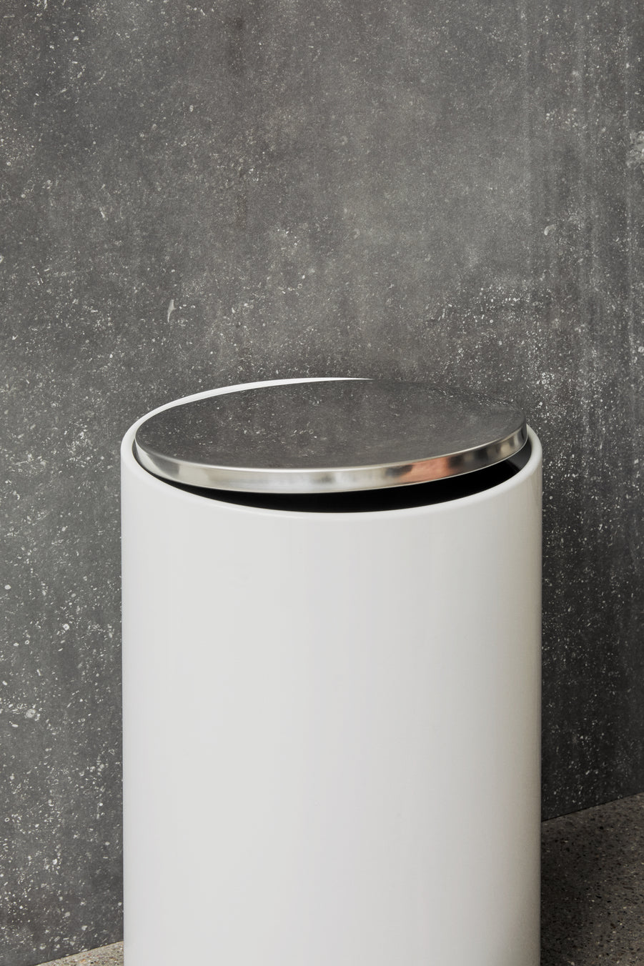 Menu - Denmark｜Norm Architects｜Pedal Bin 台灣製圓形靜音腳踏桶 30L｜2種顏色