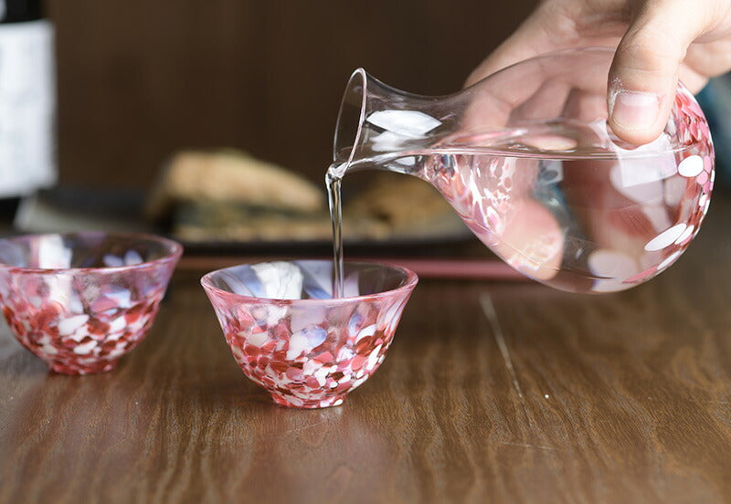 Made in Japan, Tsugaru Koko｜Handmade Sakura Fukiyuki sake jug and a pair of sake cups｜Gift box set